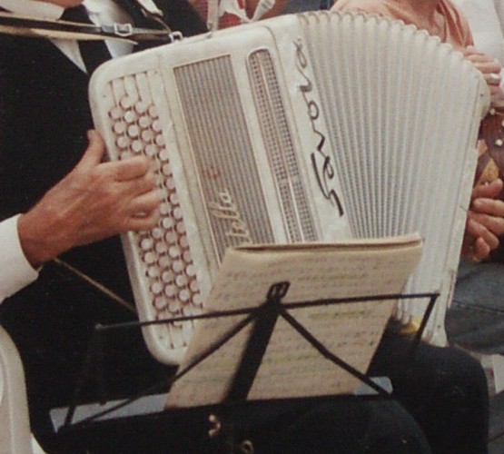 Accordéon Savoia dans les mains de son premier propriétaire